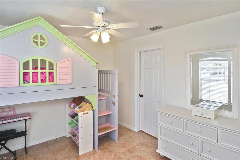 MIRROR LAKES - Residential