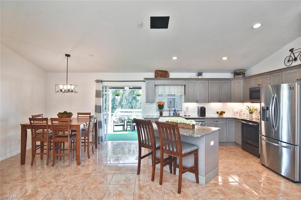 MIRROR LAKES - Residential