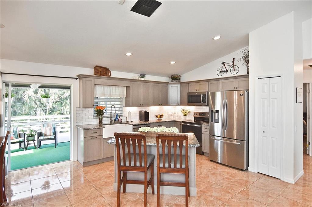 MIRROR LAKES - Residential