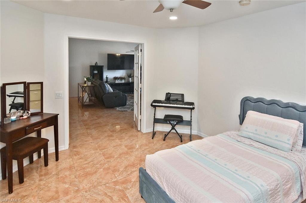 MIRROR LAKES - Residential