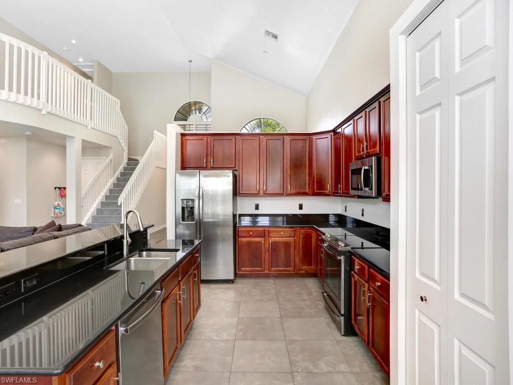 SATURNIA LAKES - Residential