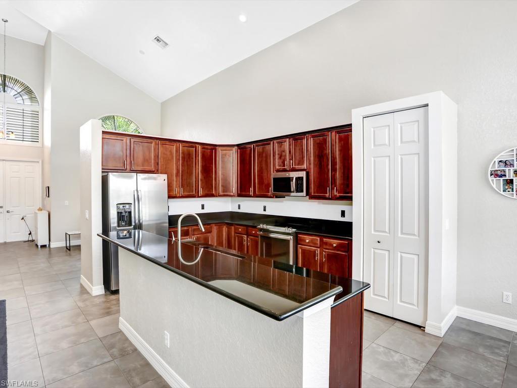 SATURNIA LAKES - Residential