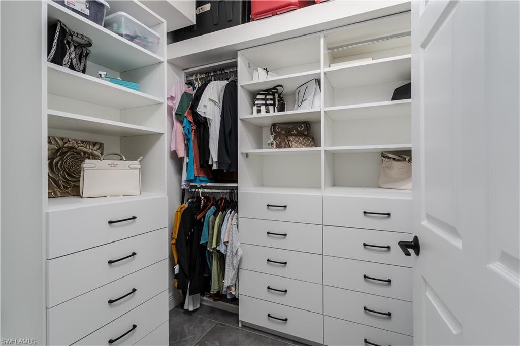 CARLTON LAKES - Residential