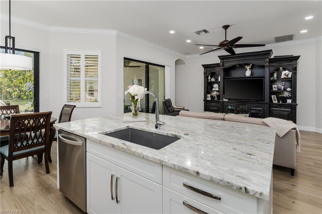 CARLTON LAKES - Residential