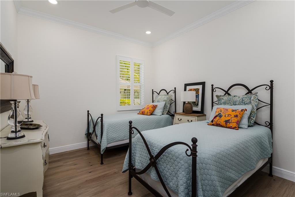 CARLTON LAKES - Residential