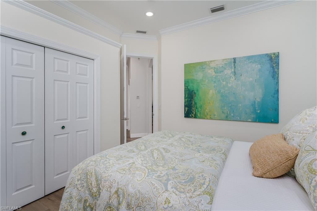 CARLTON LAKES - Residential