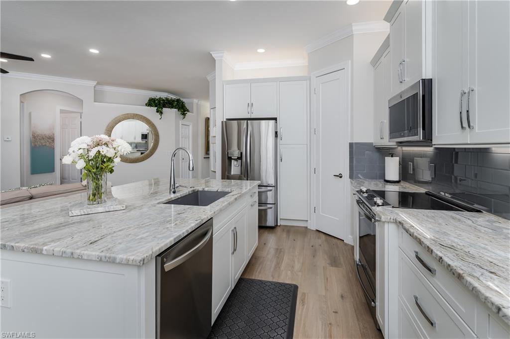 CARLTON LAKES - Residential