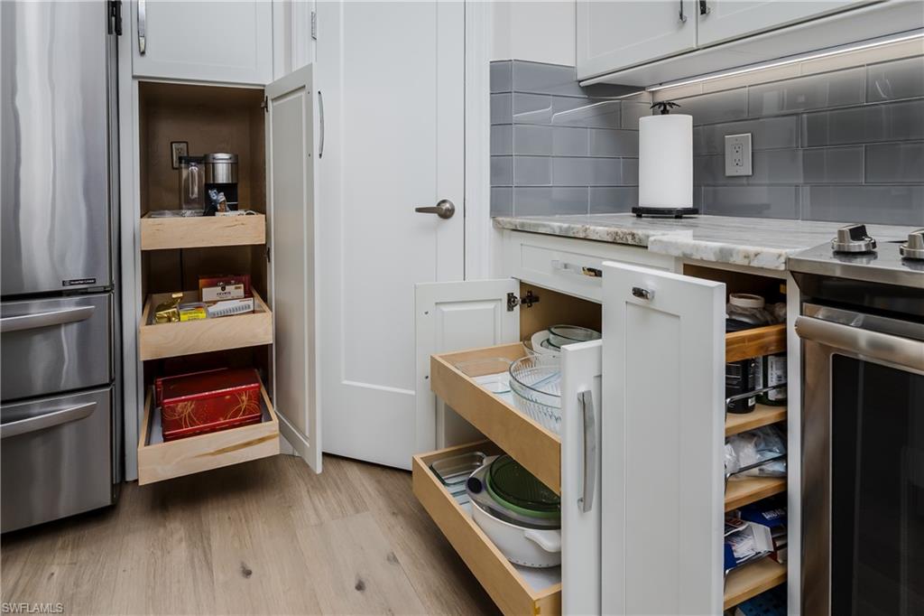 CARLTON LAKES - Residential