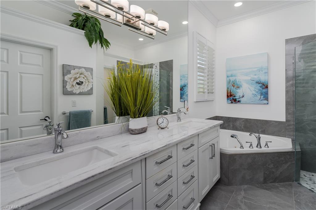 CARLTON LAKES - Residential