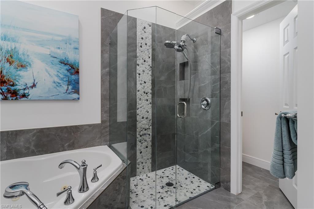 CARLTON LAKES - Residential