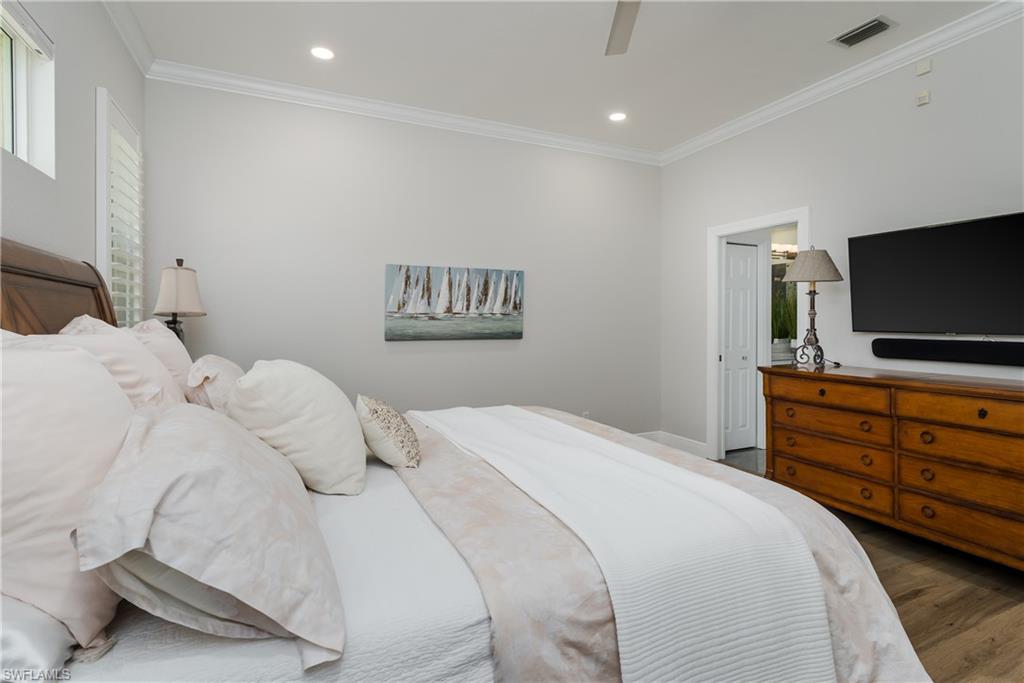 CARLTON LAKES - Residential