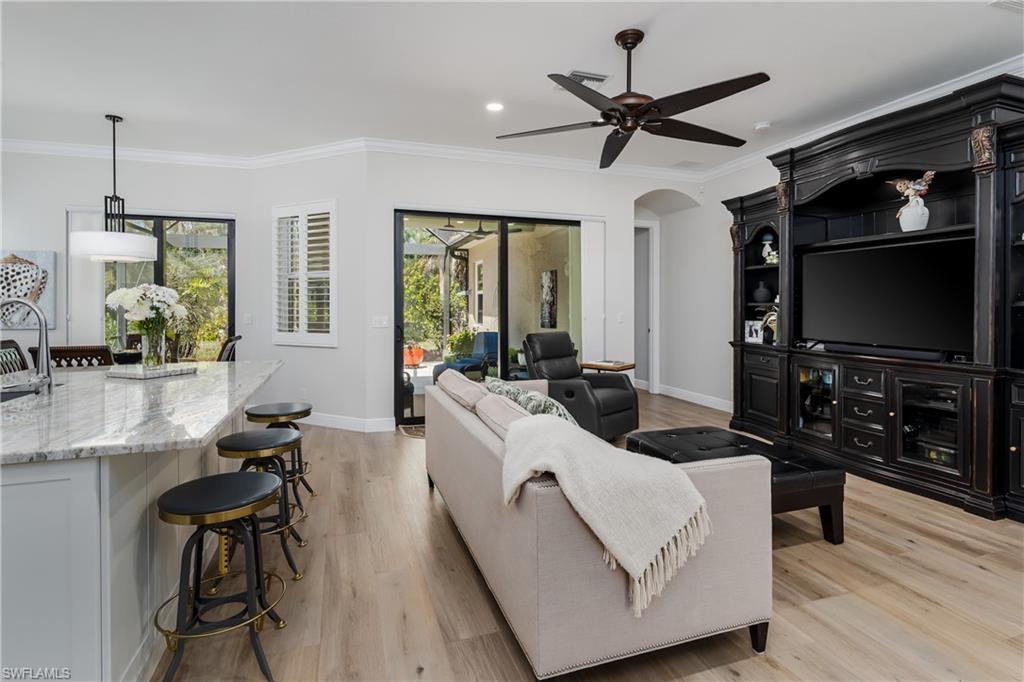 CARLTON LAKES - Residential