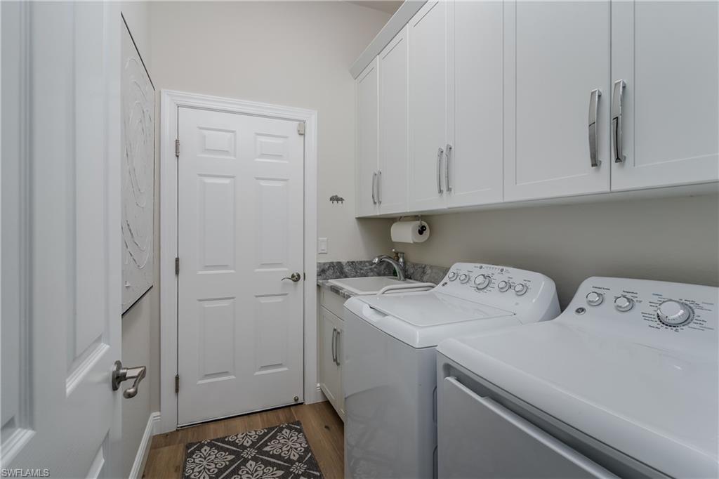 CARLTON LAKES - Residential