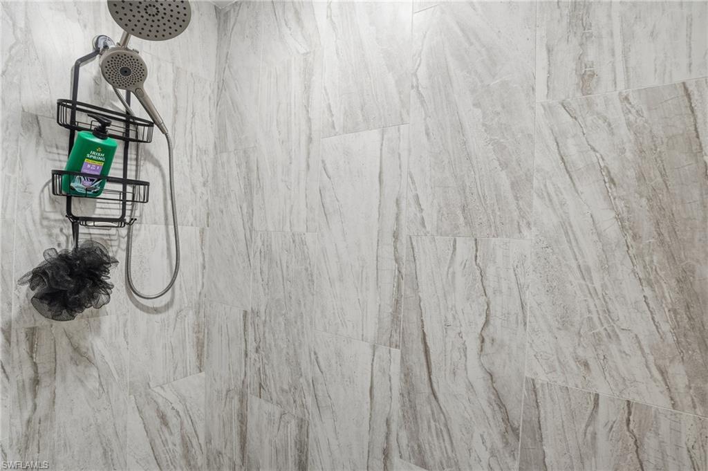 CHARLOTTE SHORES - Residential