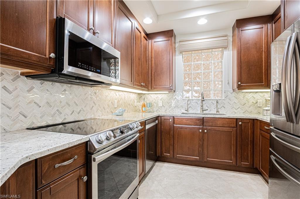 VISTA POINTE - Residential