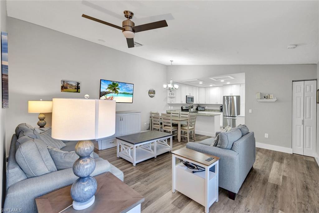 ROYAL WOODS - Residential