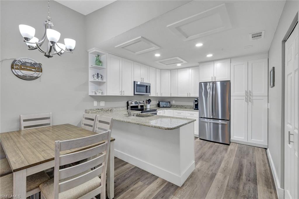 ROYAL WOODS - Residential