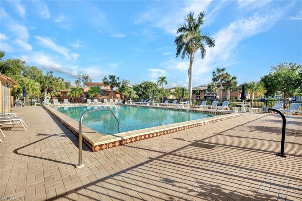 ROYAL WOODS - Residential