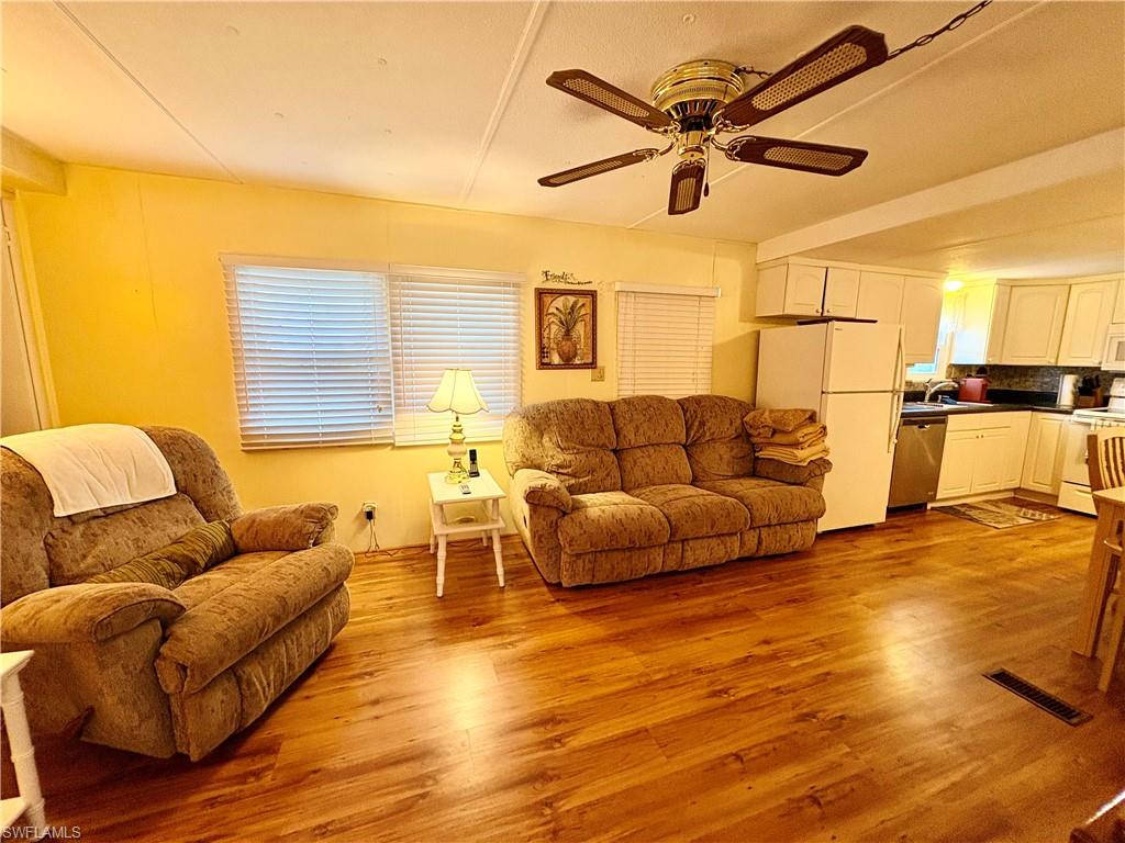 LAZY DAYS MOBILE VILLAGE - Residential