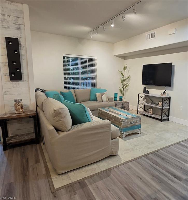 BELLA CASA - Residential Lease