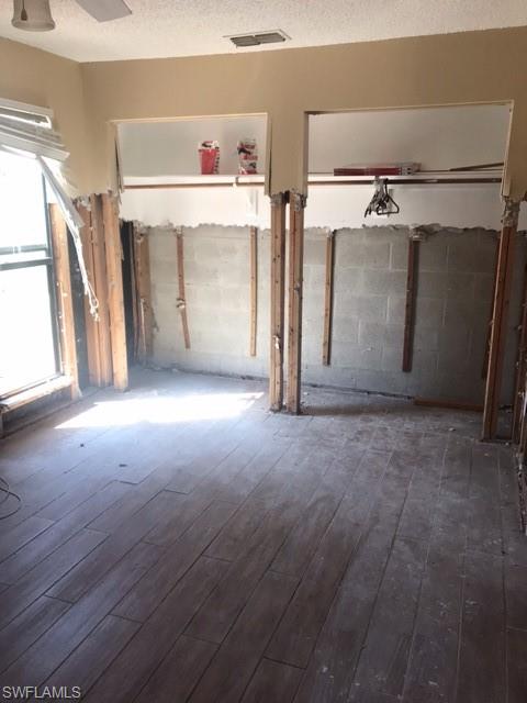 ROYAL WOODS - Residential