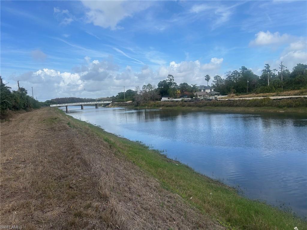 ISLAND OF HAPPINESS - Land