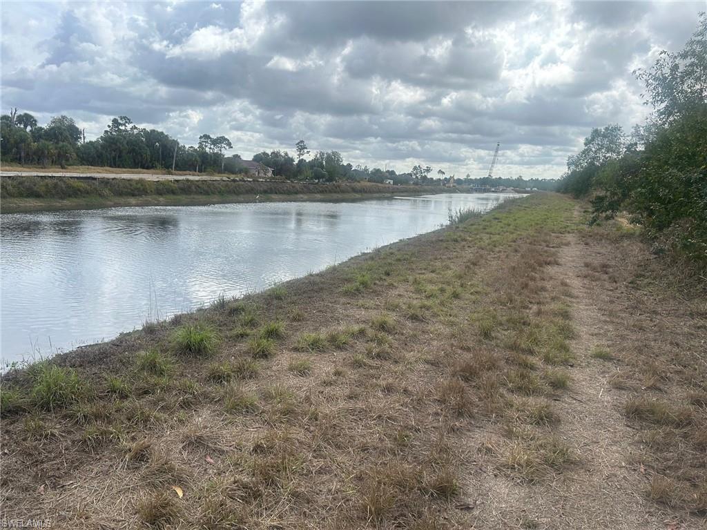 ISLAND OF HAPPINESS - Land