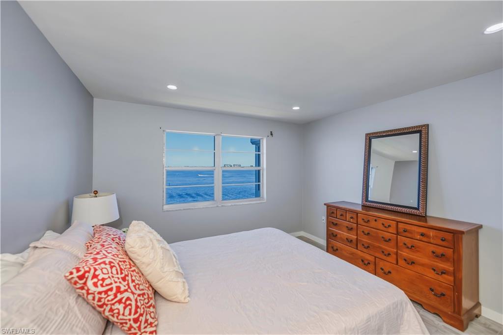 RIVERSIDE CLUB - Residential Lease