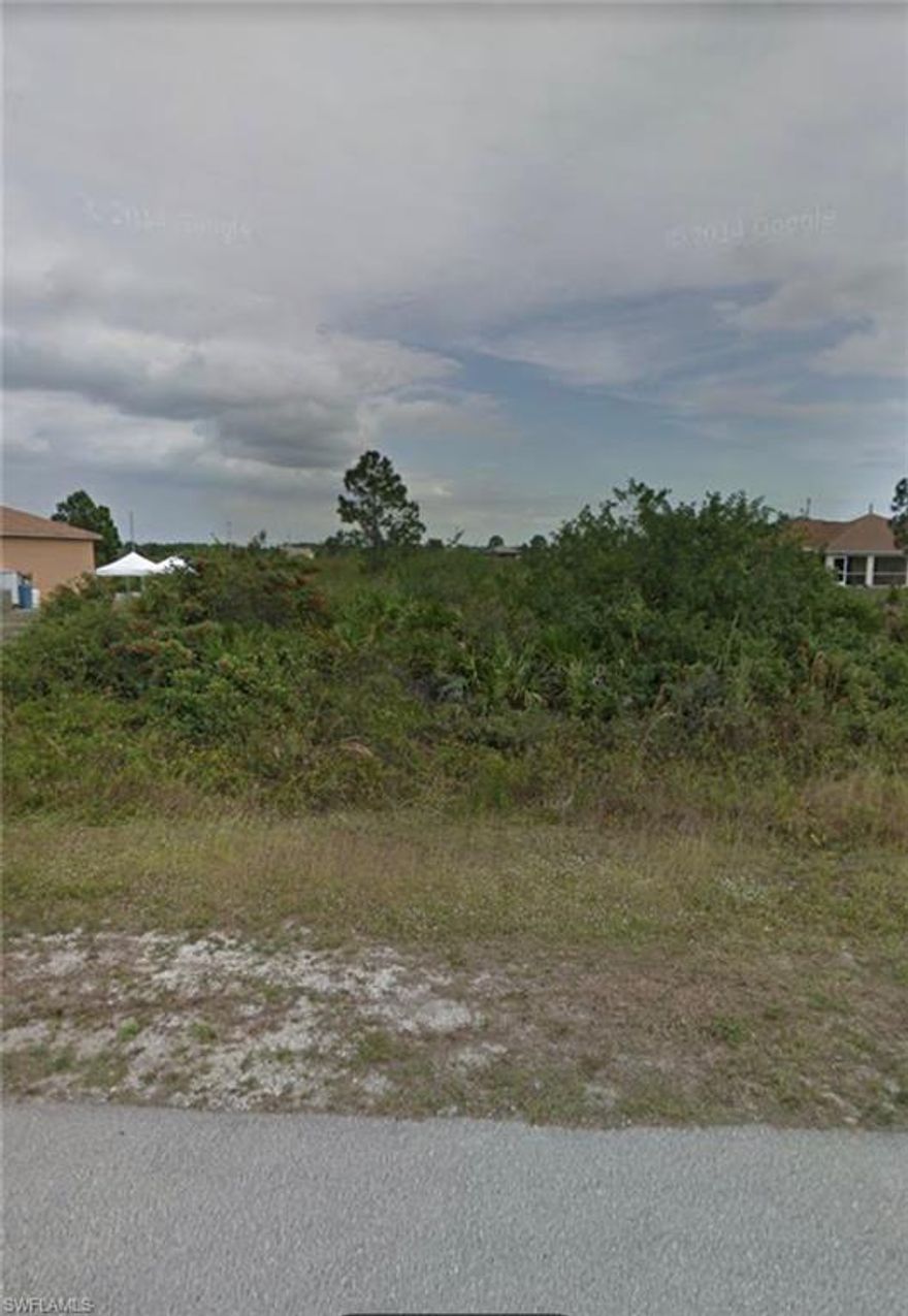 This is the piece of paradise you’ve been waiting for! Ready for you to build the home of your dreams! This residential lot is located within the Southwood subdivision of Lehigh Acres and flood zone X. Under 40 minutes to the pristine gulf beaches and only minutes to shopping and dining.