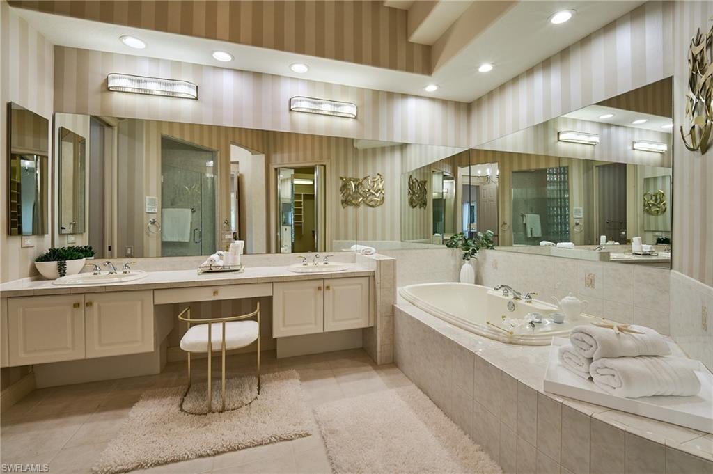 LANCASTER SQUARE - Residential