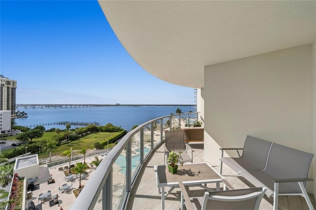 3000 Oasis Grand BLVD 901