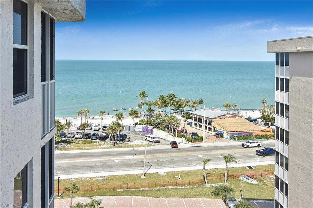 BEACH AND TENNIS CLUB - Residential