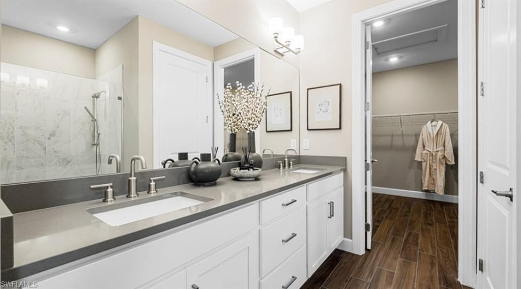 ESPLANADE LAKE CLUB - Residential