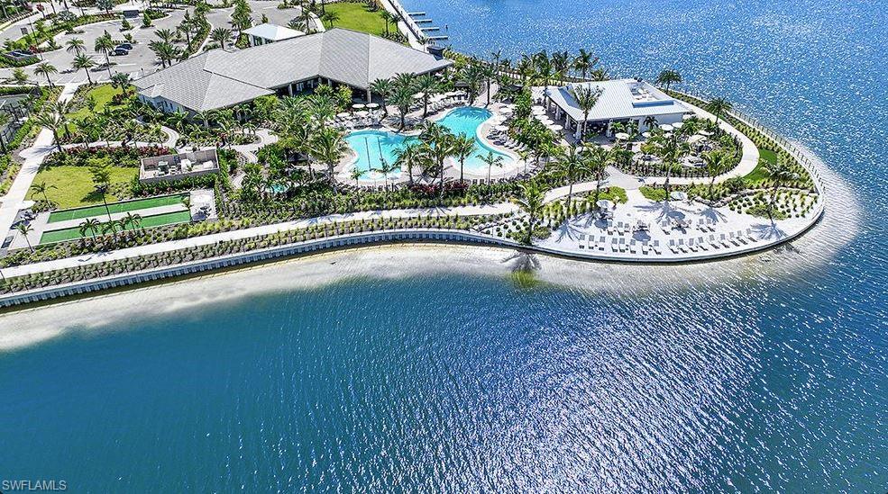 ESPLANADE LAKE CLUB - Residential