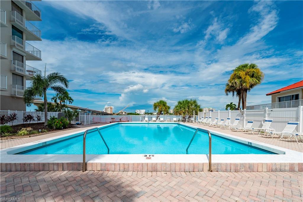 LOVERS KEY BEACH CLUB - Residential
