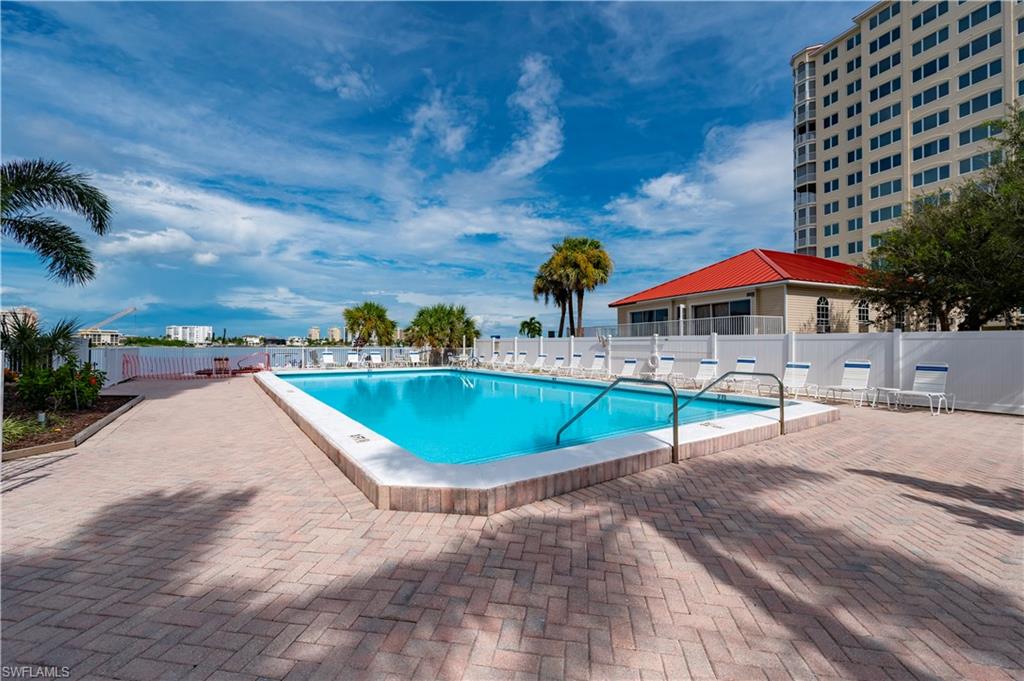 LOVERS KEY BEACH CLUB - Residential