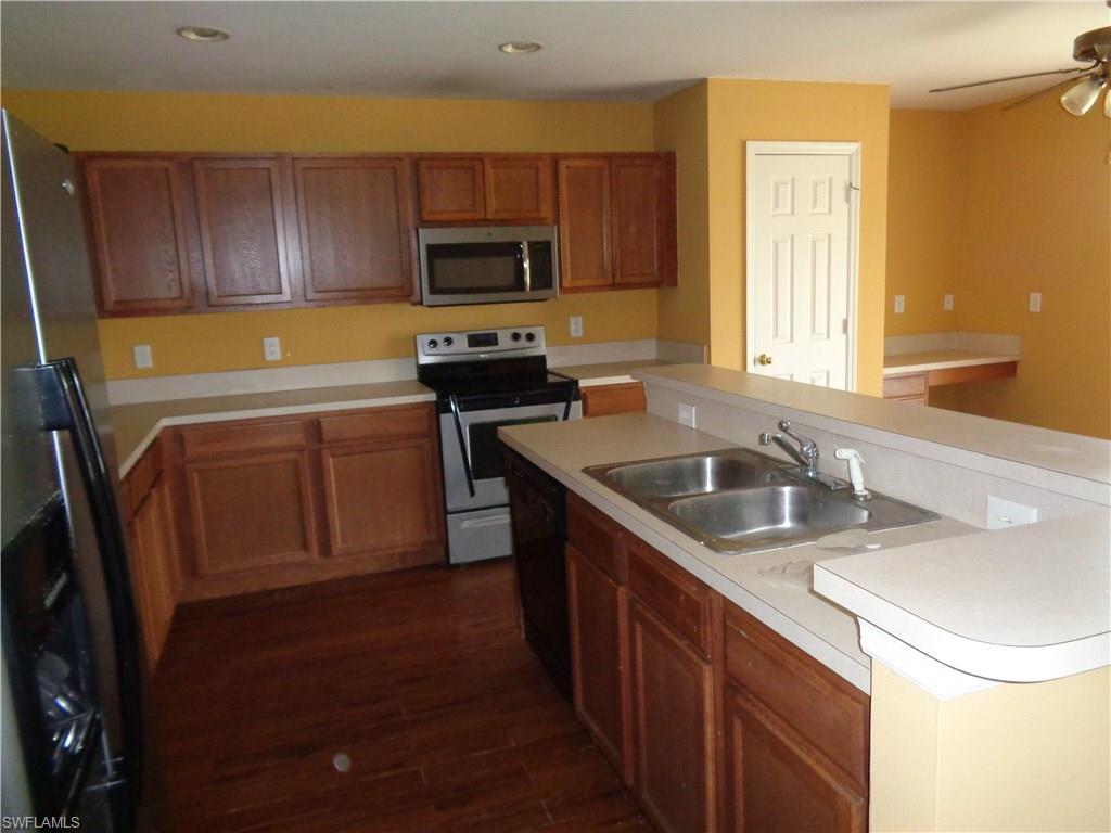 TOWN LAKES - Residential