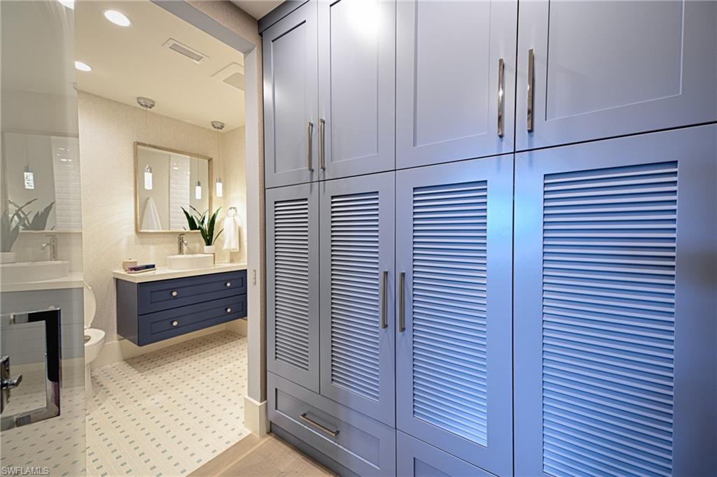 BAREFOOT BEACH CLUB - Residential