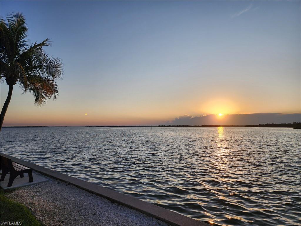 WINDWARD POINT CONDO - Residential