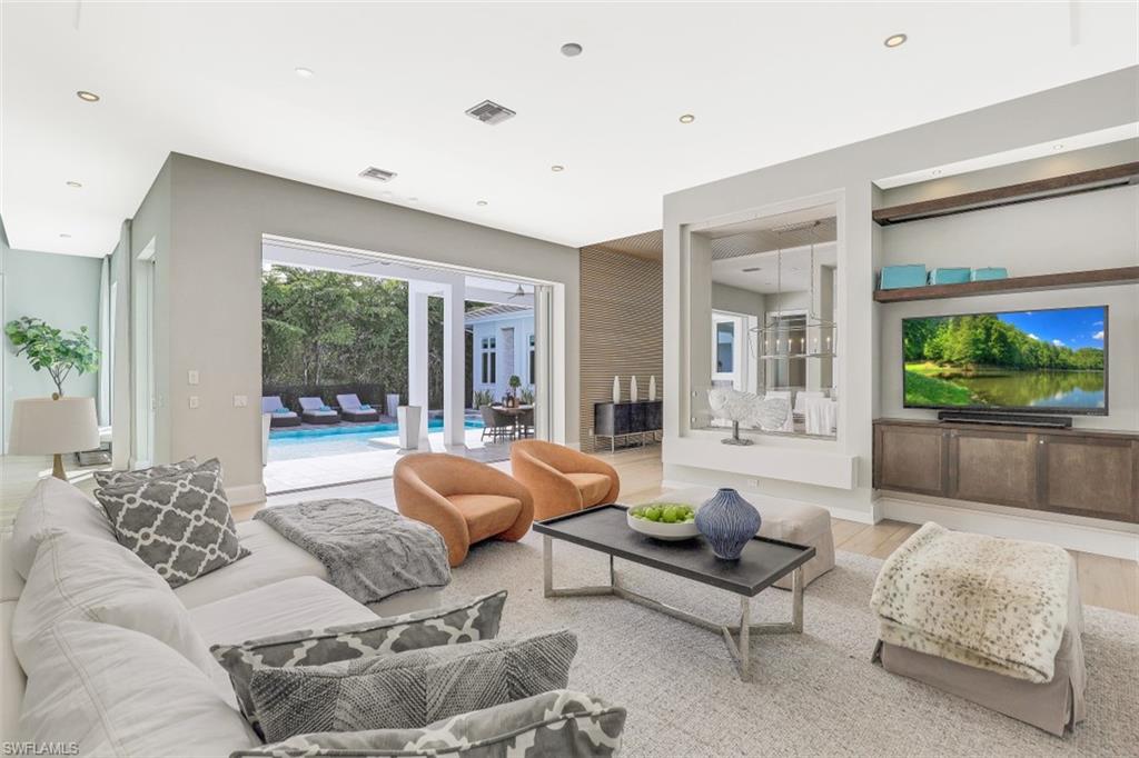 RIDGE LAKE - Residential