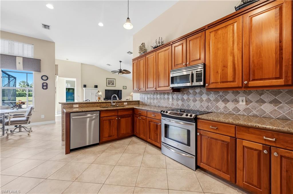 SATURNIA LAKES - Residential