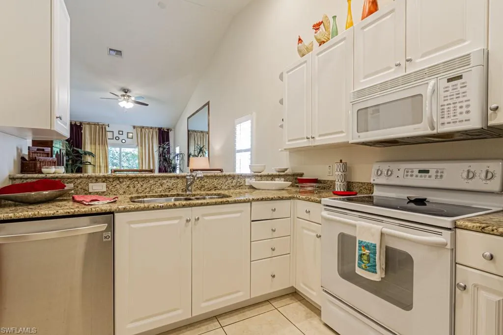 Naples, Florida 34104, United States, 2 Bedrooms Bedrooms, ,3 BathroomsBathrooms,Residential,Pending,59135