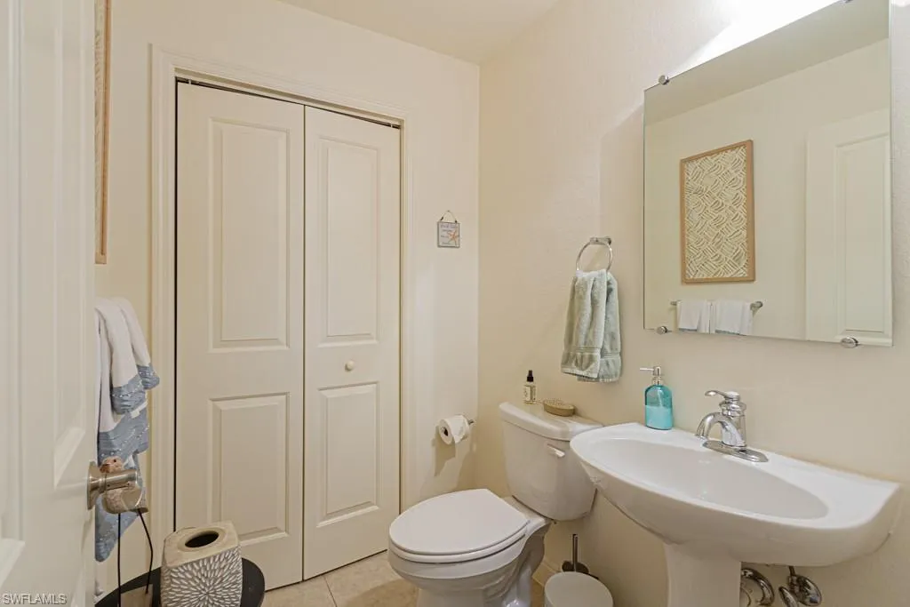 Naples, Florida 34104, United States, 2 Bedrooms Bedrooms, ,3 BathroomsBathrooms,Residential,Pending,59135