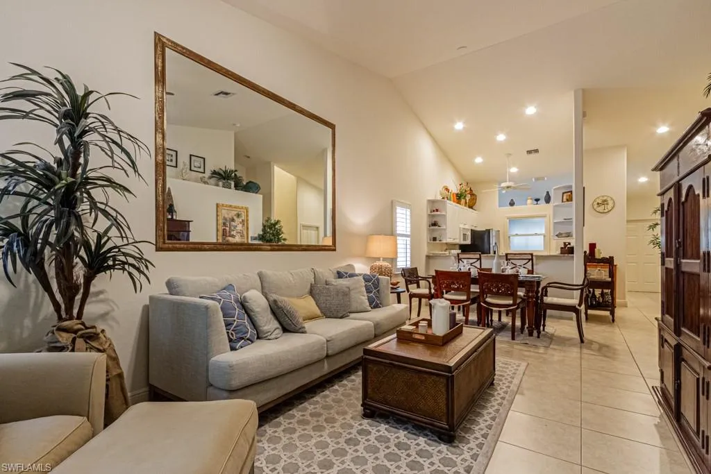 Naples, Florida 34104, United States, 2 Bedrooms Bedrooms, ,3 BathroomsBathrooms,Residential,Pending,59135