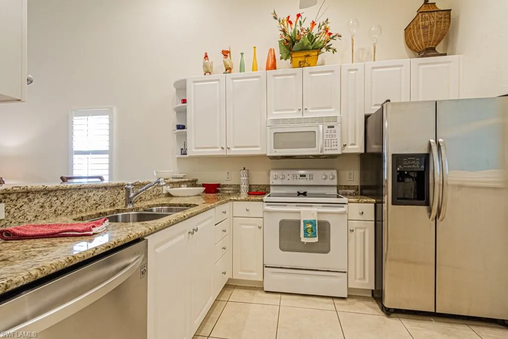 Naples, Florida 34104, United States, 2 Bedrooms Bedrooms, ,3 BathroomsBathrooms,Residential,Pending,59135