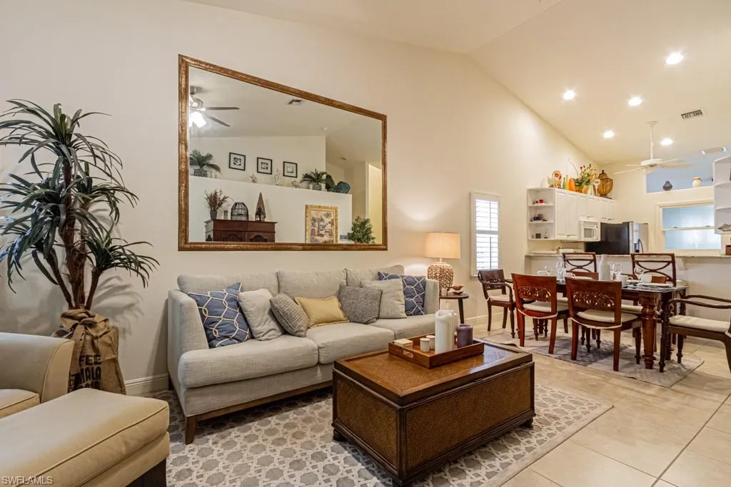 Naples, Florida 34104, United States, 2 Bedrooms Bedrooms, ,3 BathroomsBathrooms,Residential,Pending,59135