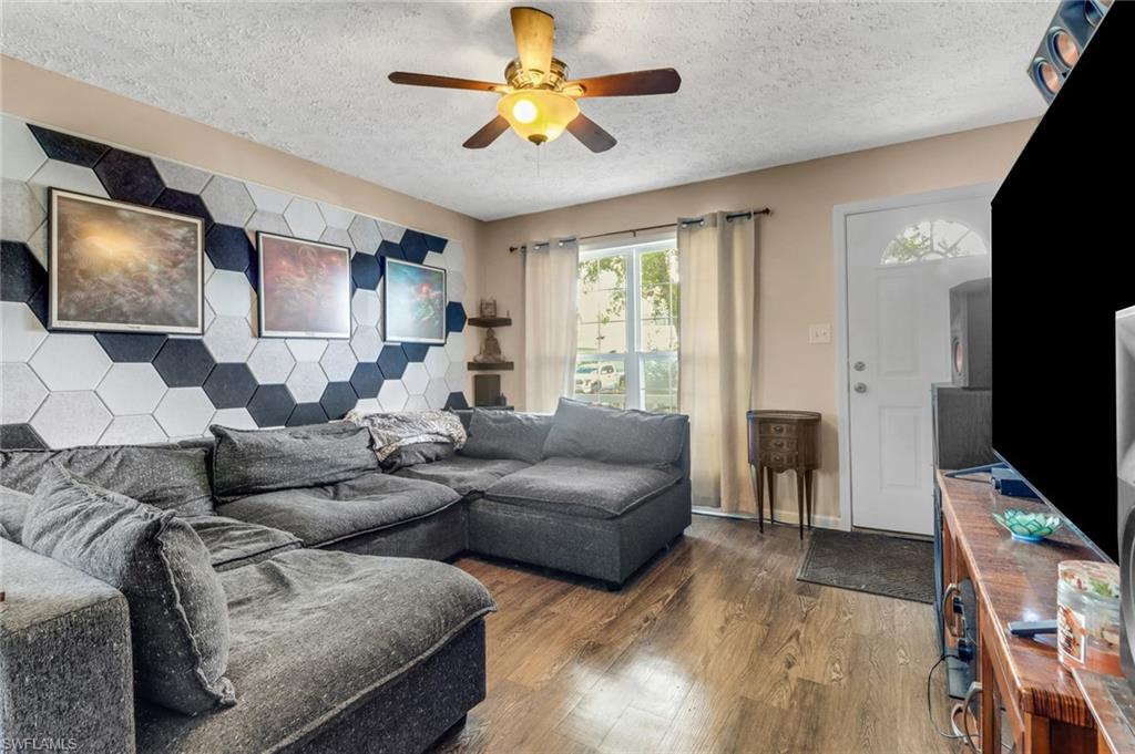 LEAWOOD LAKES - Residential