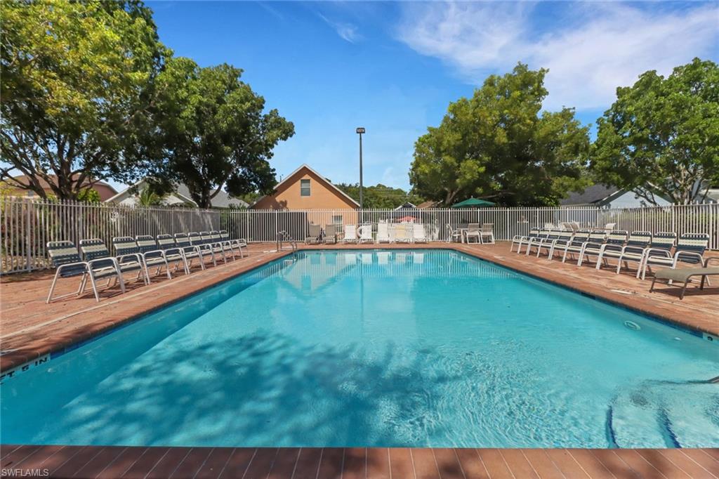 LEAWOOD LAKES - Residential