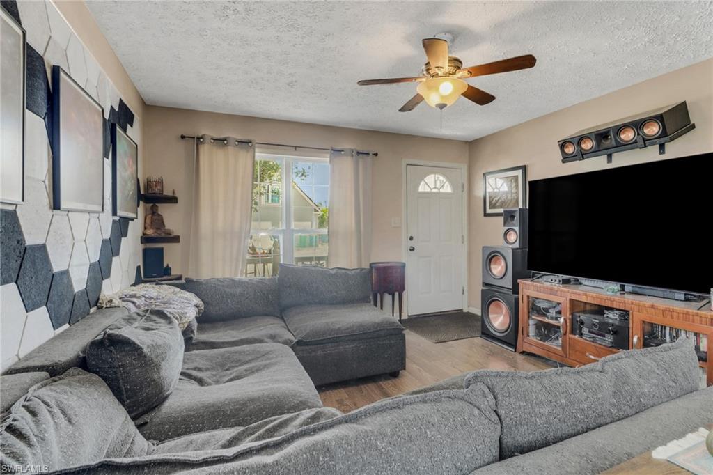 LEAWOOD LAKES - Residential