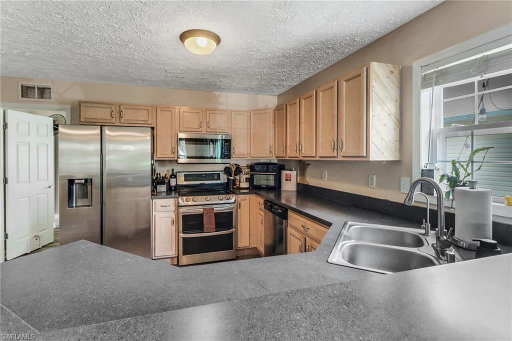 LEAWOOD LAKES - Residential